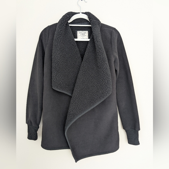 Abercrombie & Fitch Jackets & Blazers - Abercrombie Black Sherpa Cardigan Jacket Small